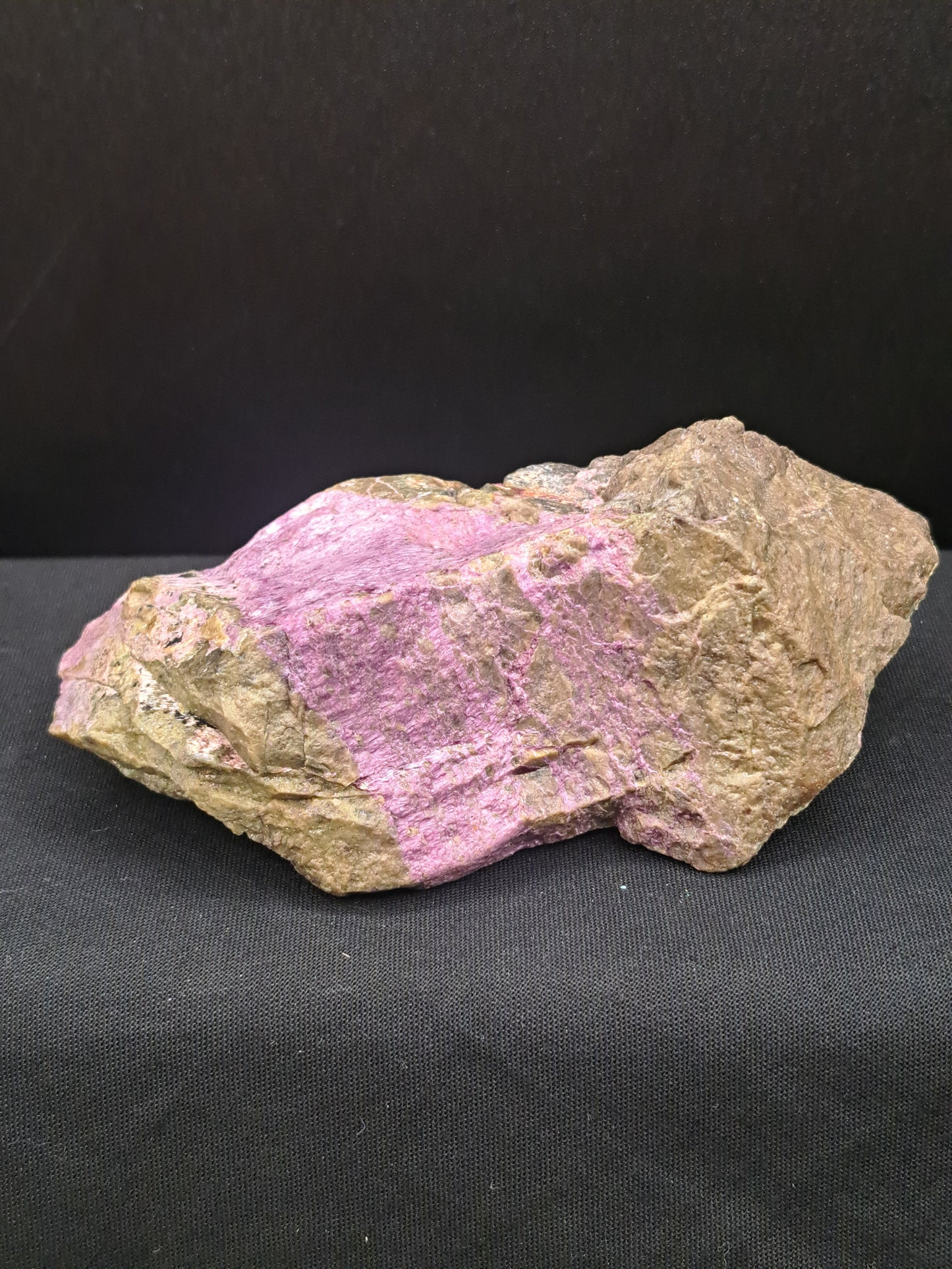 Stichtite and Serpentine "Atlantisite"